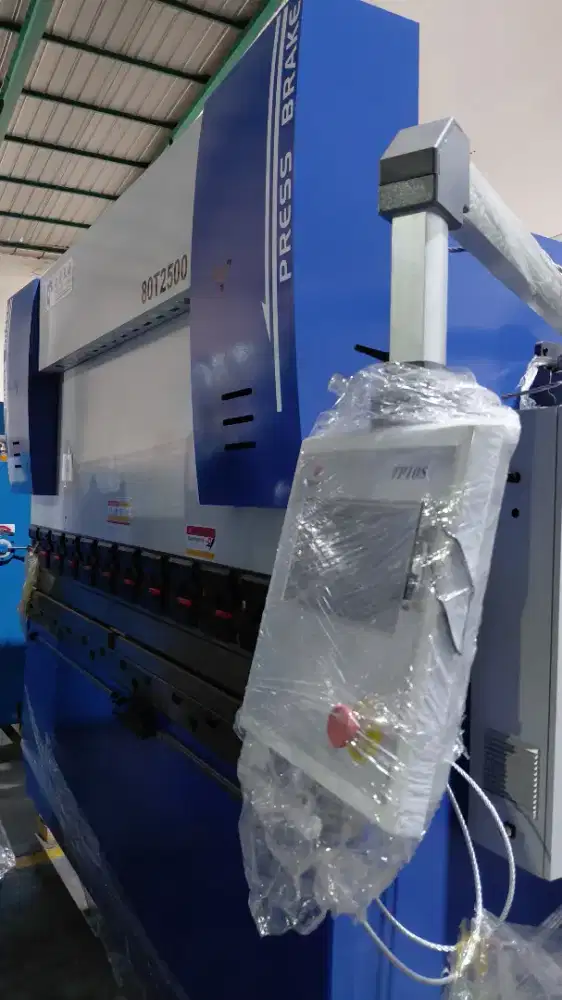 Mesin bending tekuk plat besi 80ton x 2500mm cnc tp10s