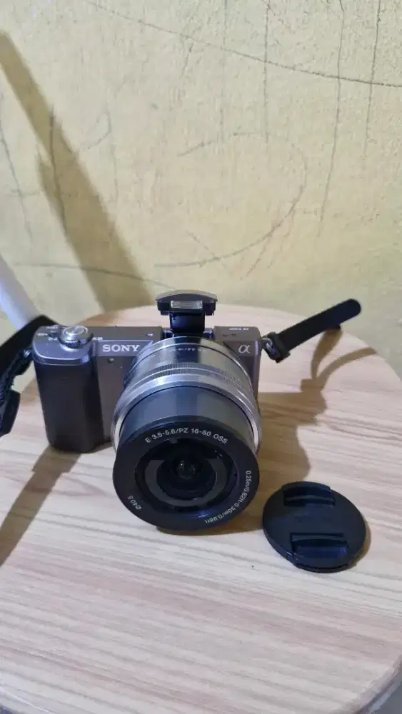 Jual kamera mirrorless Sony a5100 warna abu-abu (grey)
