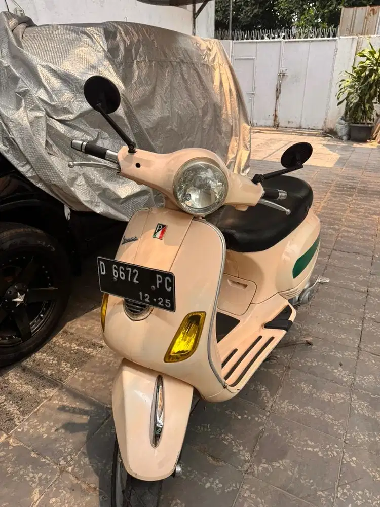 Vespa Lsx 125 edisi land rover
