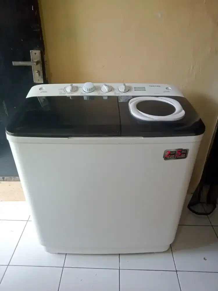 Mesin cuci 2tabung merk TOSHIBA VH-H95MW