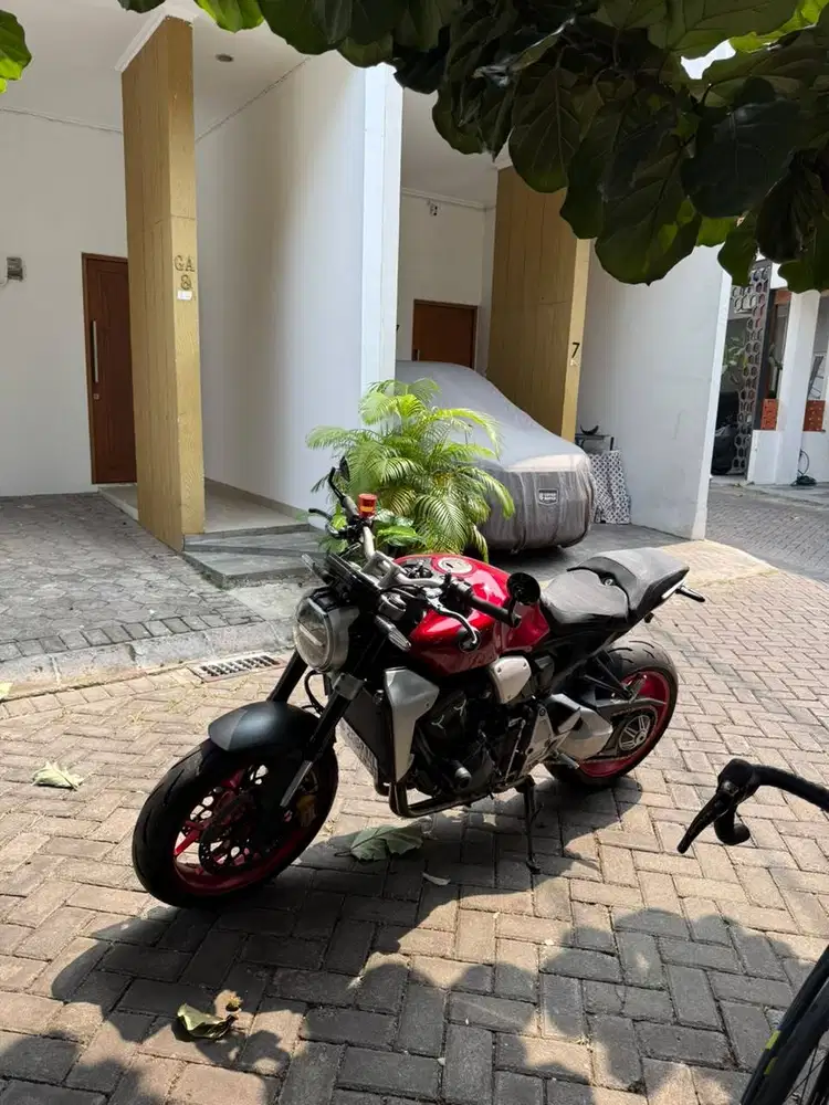 Honda CB1000R 1000CC 2021 - merah