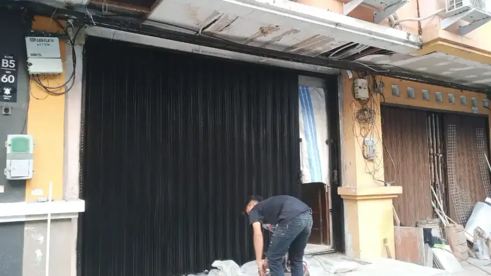 Rolling door folding gate