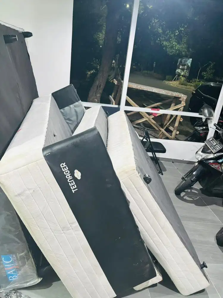 Dijual dipan + kasur 1 tingkat 120x200+ kasur uk 120x200