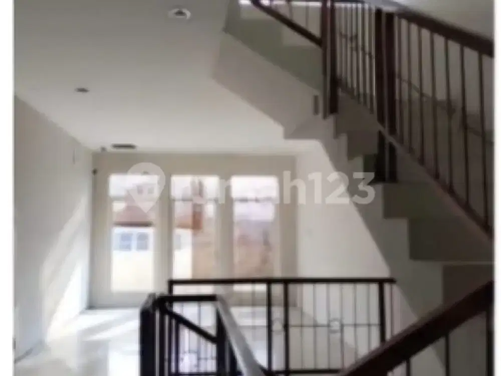 Rumah 3 Lantai Tengah Kota Jl Lowanu Sorosutan Umbulharjo Yogyakarta
