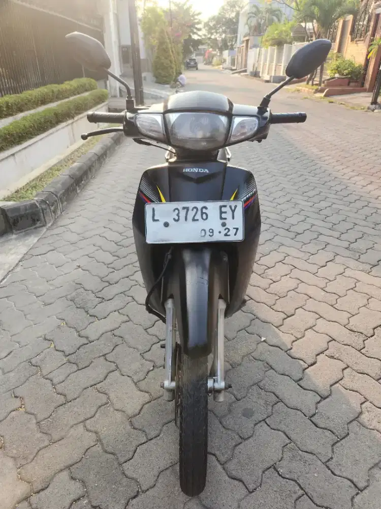 Honda kirana 125D 2003 km33rb jrg pakai orisinil mulus petemon sby