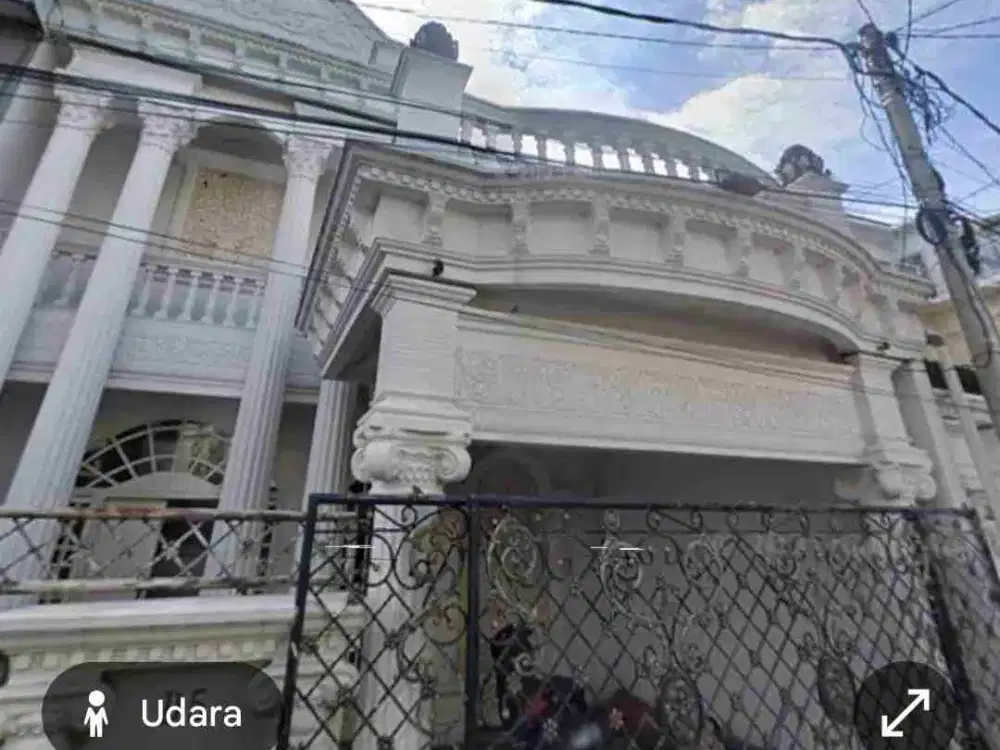 Jual Rumah bergaya Eropa klasik Jl Mundutaki Denpasar Barat area Untuk Hunian yg strategis .