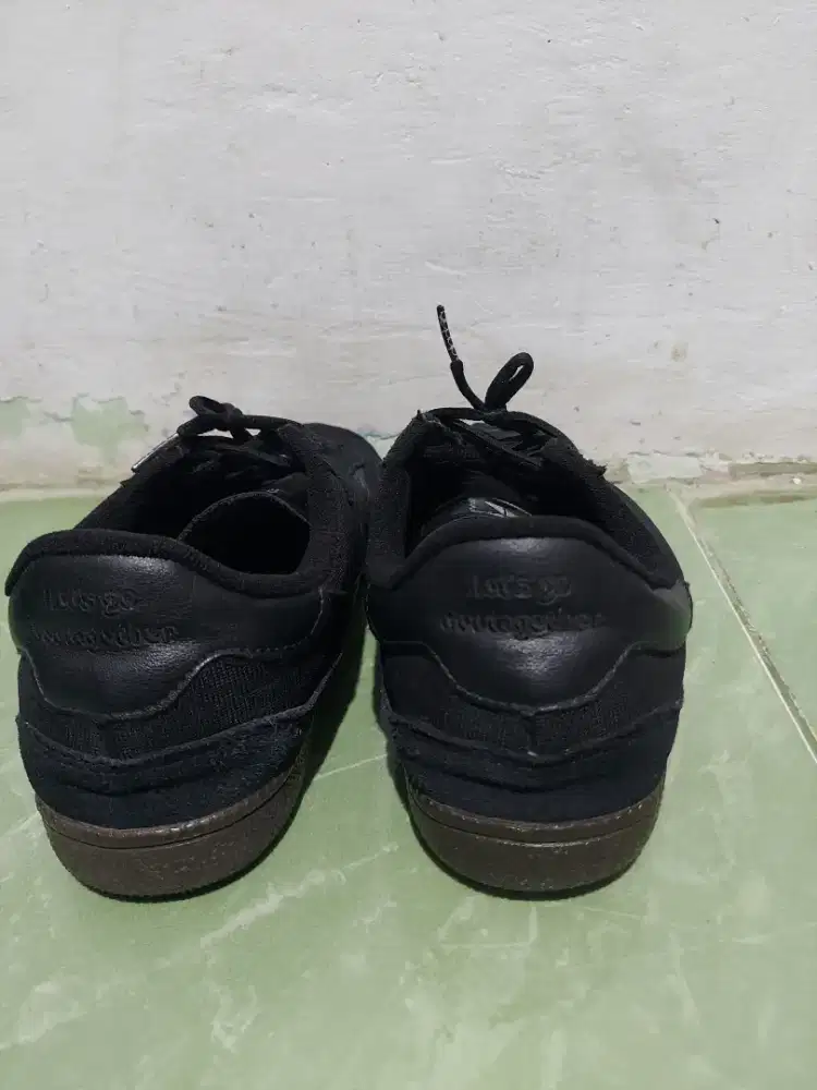 DI JUAL SEPATU LOKAL MERK RAINGEL BLACK SIZE 42.NEGO
