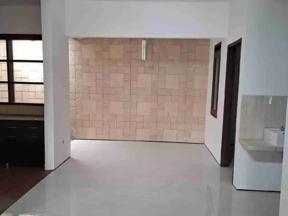 dijual rumah di kota baru Parahyangan