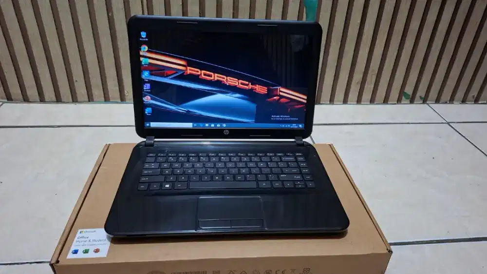 Laptop HP 14 - AMD A4 Radeon -2GB -HDD 320GB -SIAP PAKE