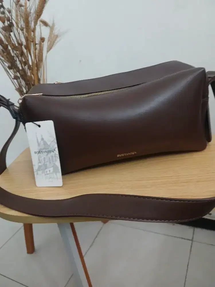 Tas selempang coklat bostanten