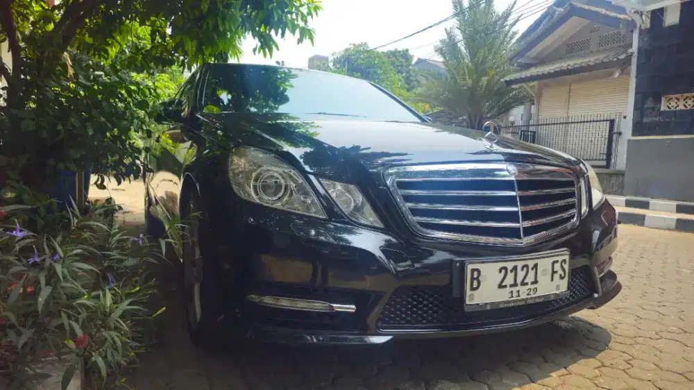 MERCY E250 W212 TANGAN PERTAMA