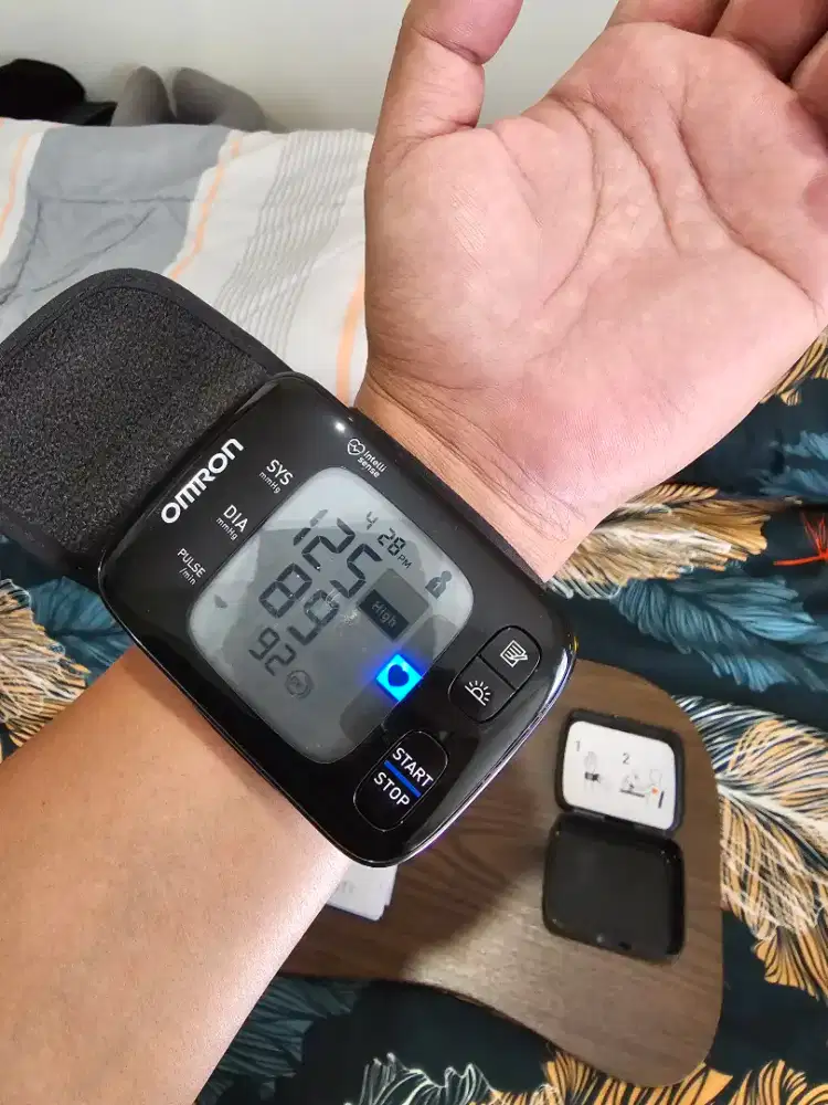 Tensimeter OMRON HEM 6232T (bekas)