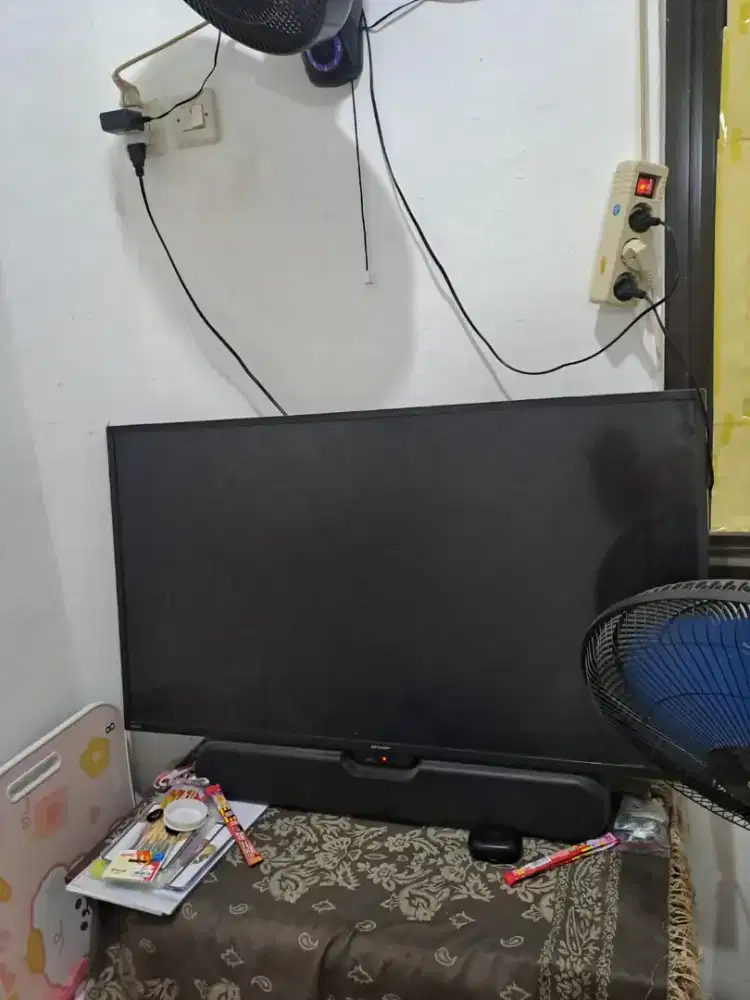 TV Sharp LED 42 inch plus sounbar smart TV