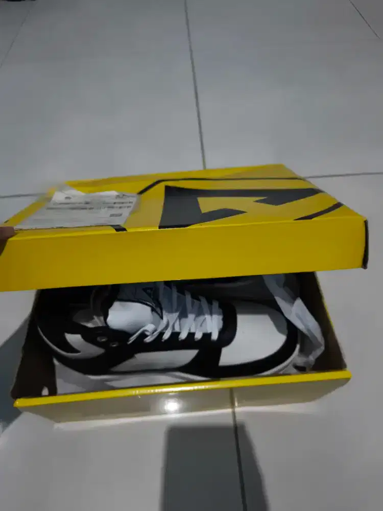 Sepatu Sneakers Aero Street Hoops High Hitam Putih