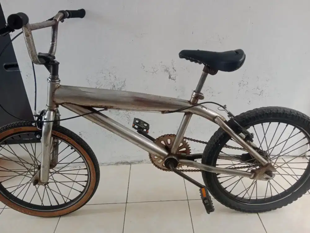 Sepeda bmx silver