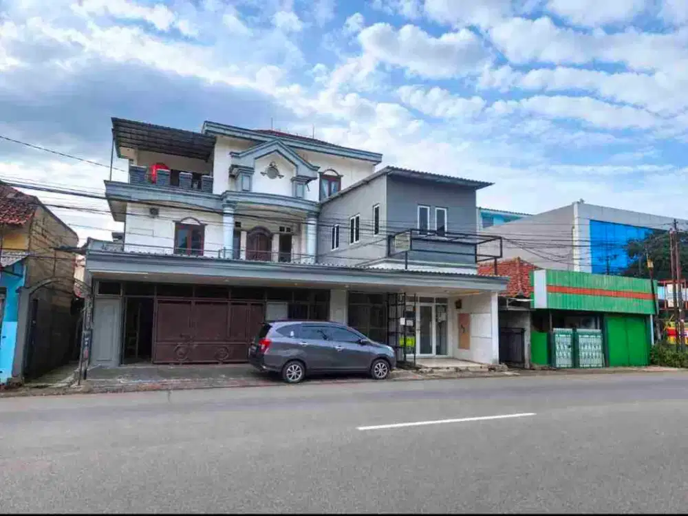 Dijual rumah bagus. ada Toko dan kontrankan.di Jalan Raya Karadenan Cibionong.