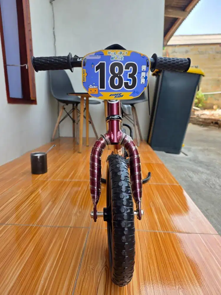 Balance Bike Strider Pro Burgundy Mulus Like New 95% Pushbike
