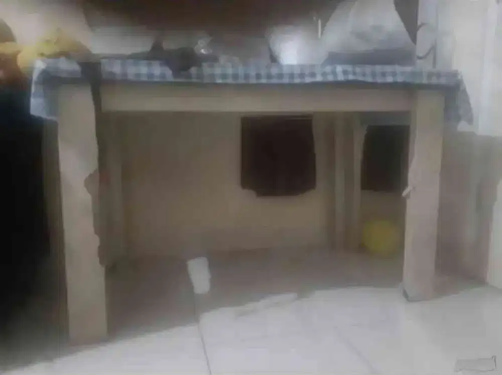 Meja kayu bekas