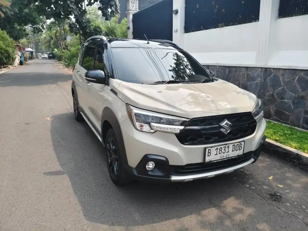XL 7 Alpha Hybrid two tone