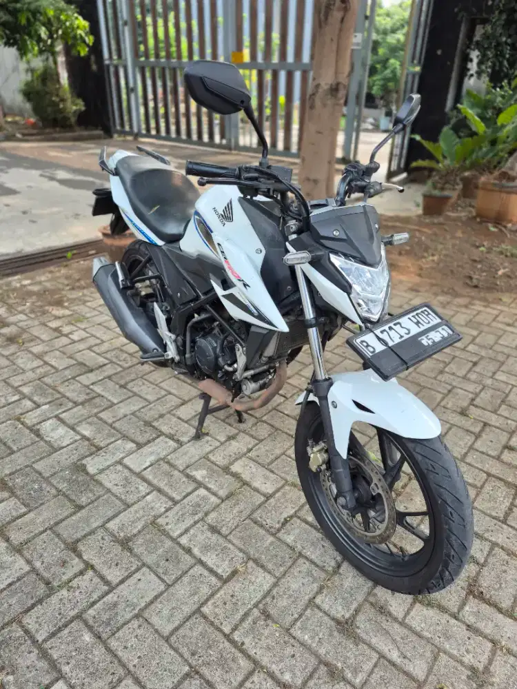 Dijual Honda CB150R tahun 2016 surat lengkap pajak hidup panjang