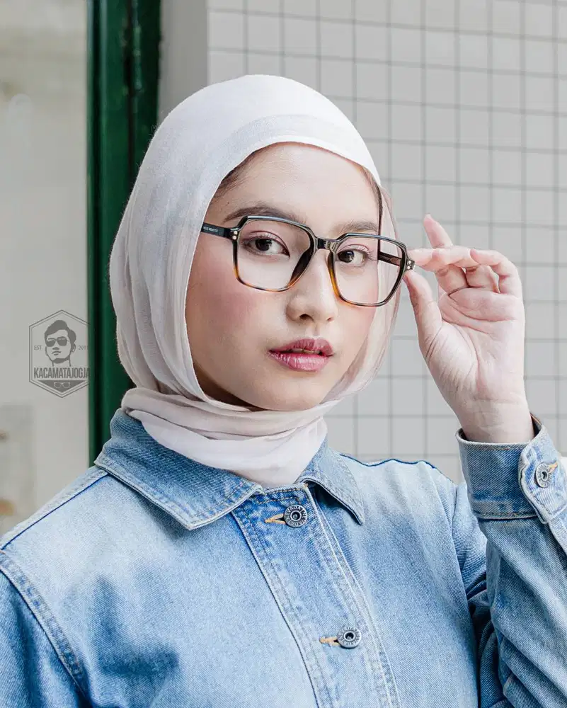 Kacamata Jogja - Kacamata Kotak Lebar Oversized - Yamika 01