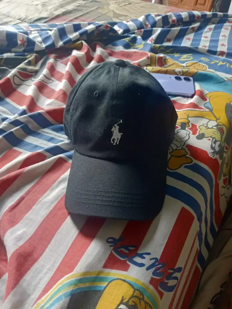 topi polo hitam