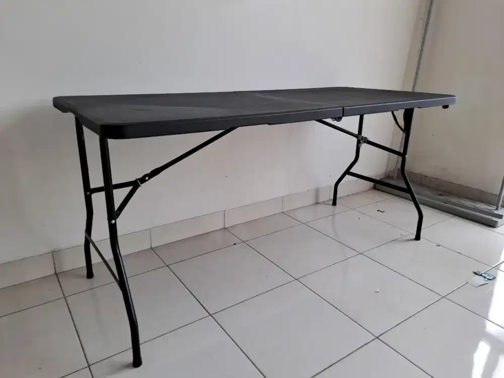 Meja lipat plastik
