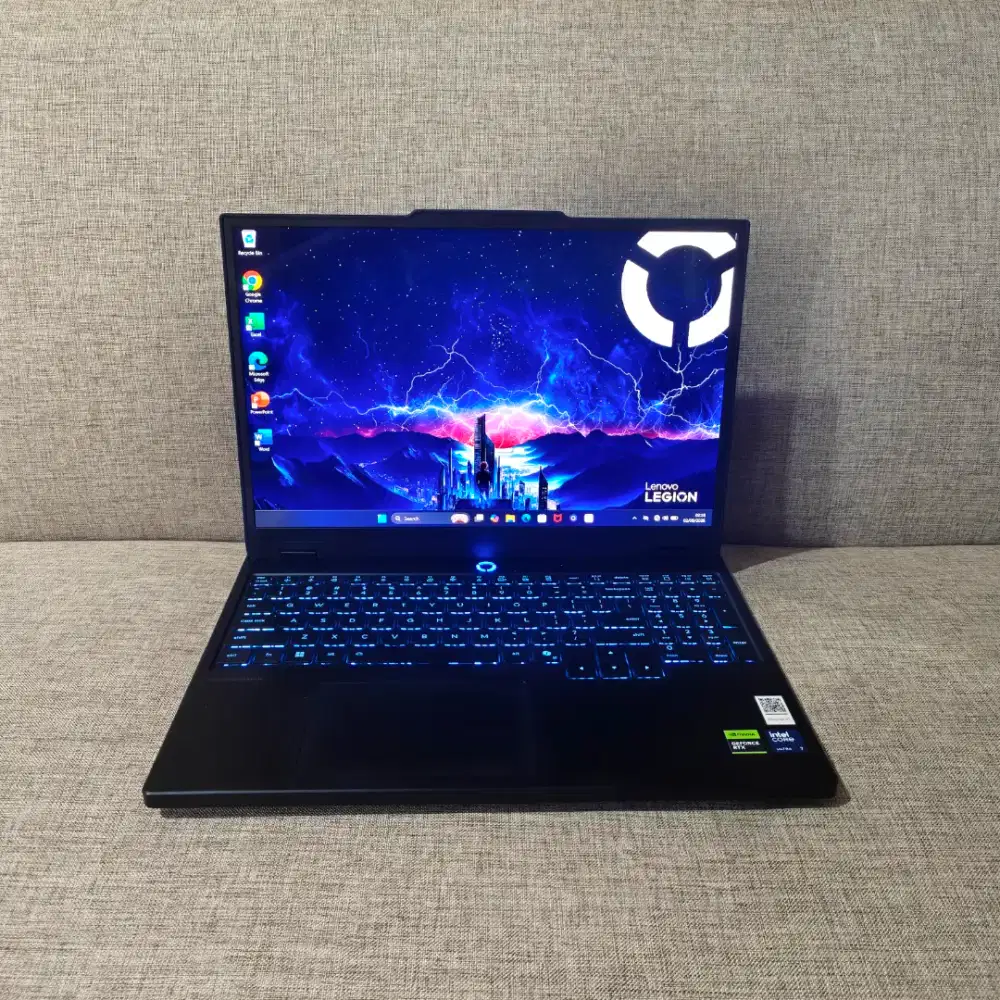 Lenovo Legion Oled Ultra 7-255HX RTX5060 RAM 32GB/1TB Garansi Mei 2029
