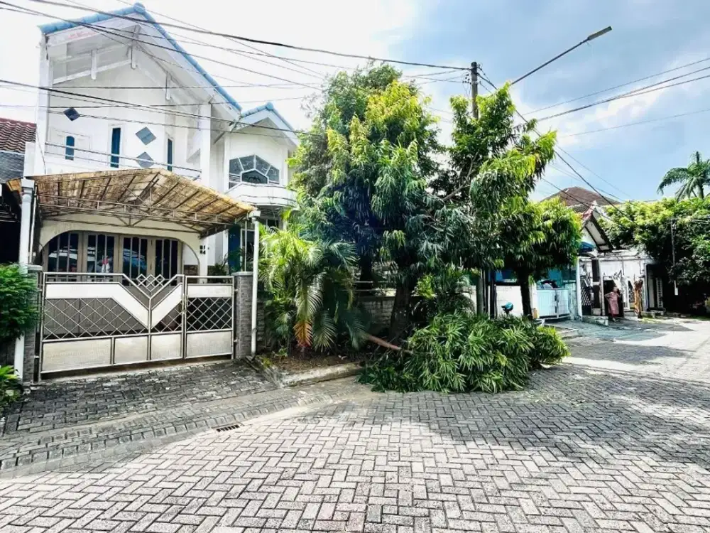 Dijual Rumah 2 lantai Full Furnish,siap huni di Araya Malang