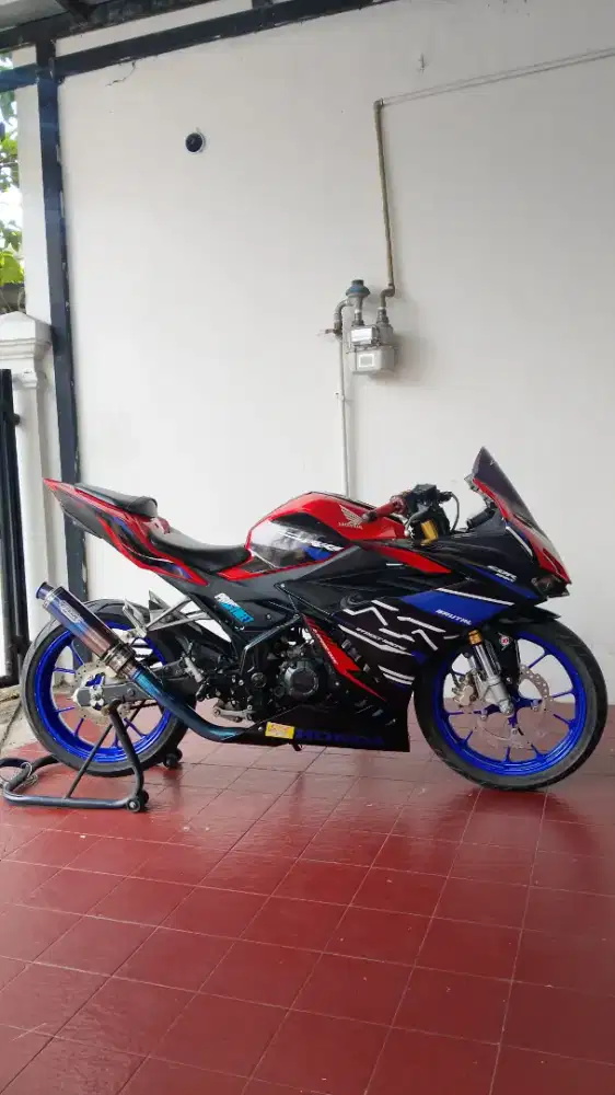 Cbr 150 r  2021