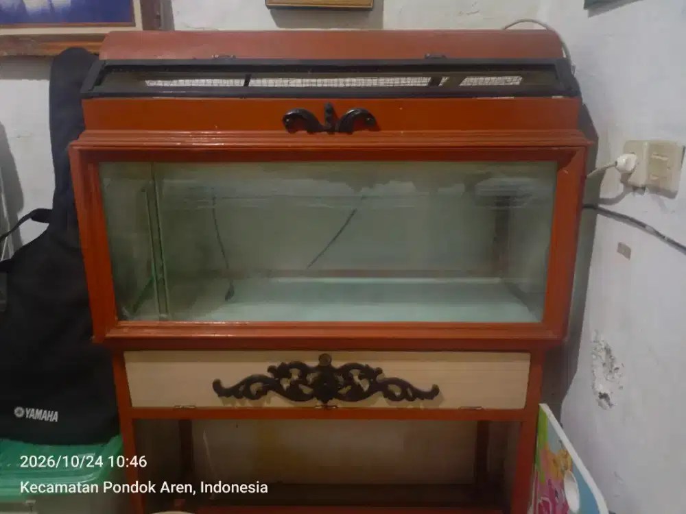 Akuarium Ikan beserta Mejanya