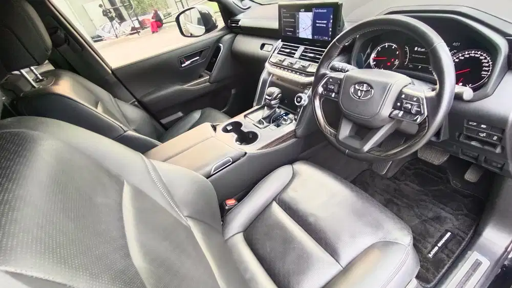 TOYOTA LAND CRUISER VXR 300 AT 2024
