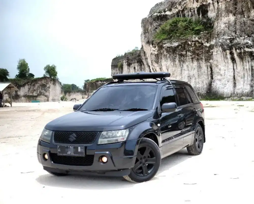 Dijual Suzuki Grand Vitara 2.0. Matic. Kondisi sangat istimewa