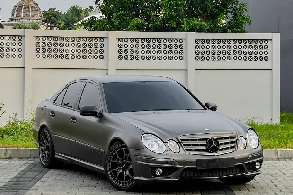 Mercedes Benz E230 2.5 Mercy E 230 (W211) AT Matic 2009 Hitam Metalik.