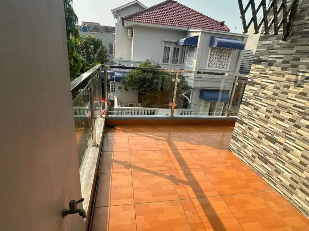Dijual Cepat Rumah di Boulevard Hijau, Kota Harapan Indah