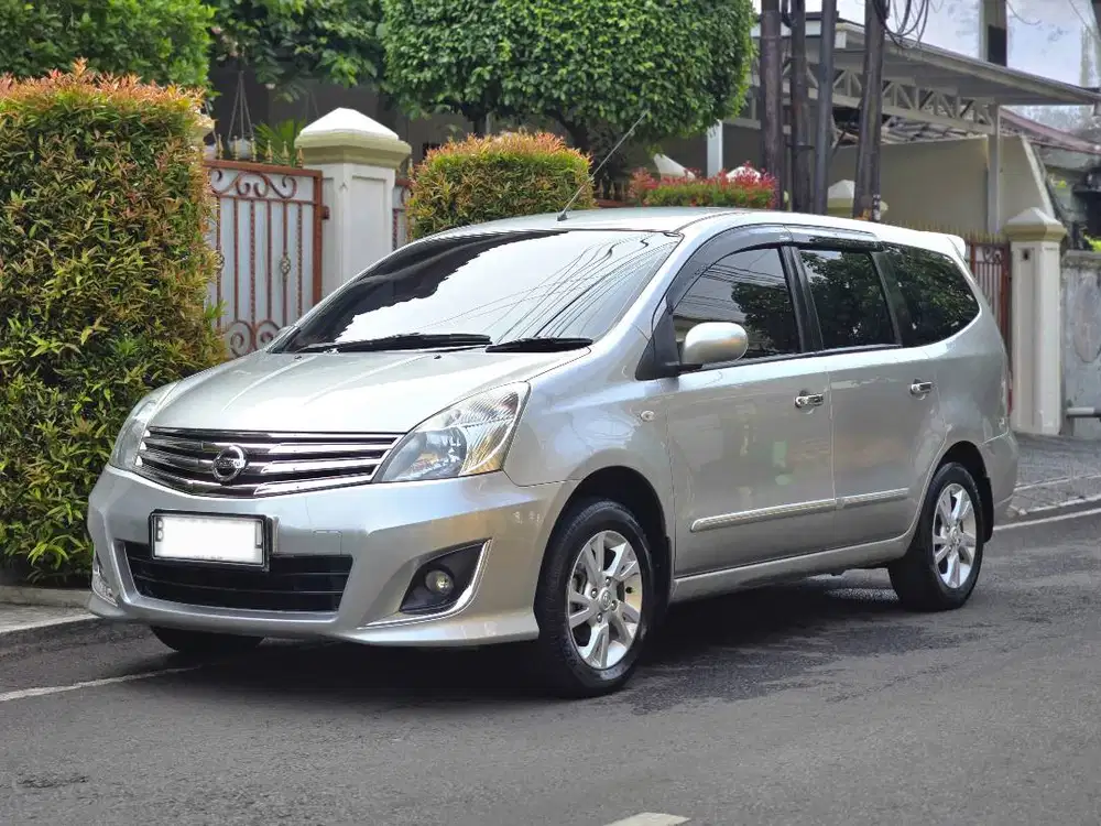 Low KM Harga Cash - NISSAN GRAND LIVINA XV 2013 1.5 AT Silver Matic
