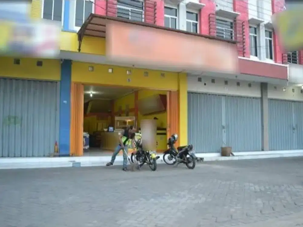 Ruko Dijual Lokasi Sangat Strategis untuk Usaha di Jl Adi Sumarmo Colomadu
