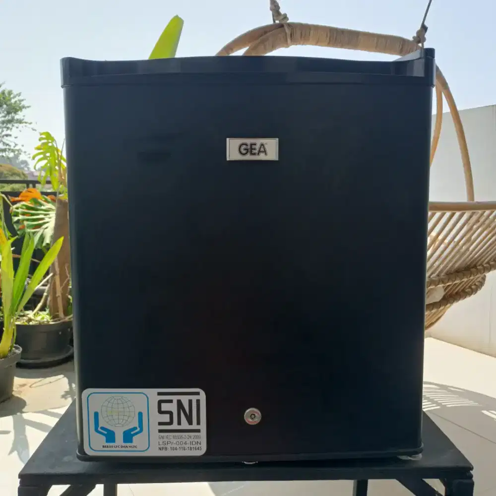 Kulkas Mini Bar GEA RS-06DR