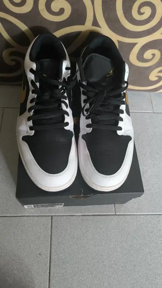 Jordan 1 Low White Black Metallic Gold