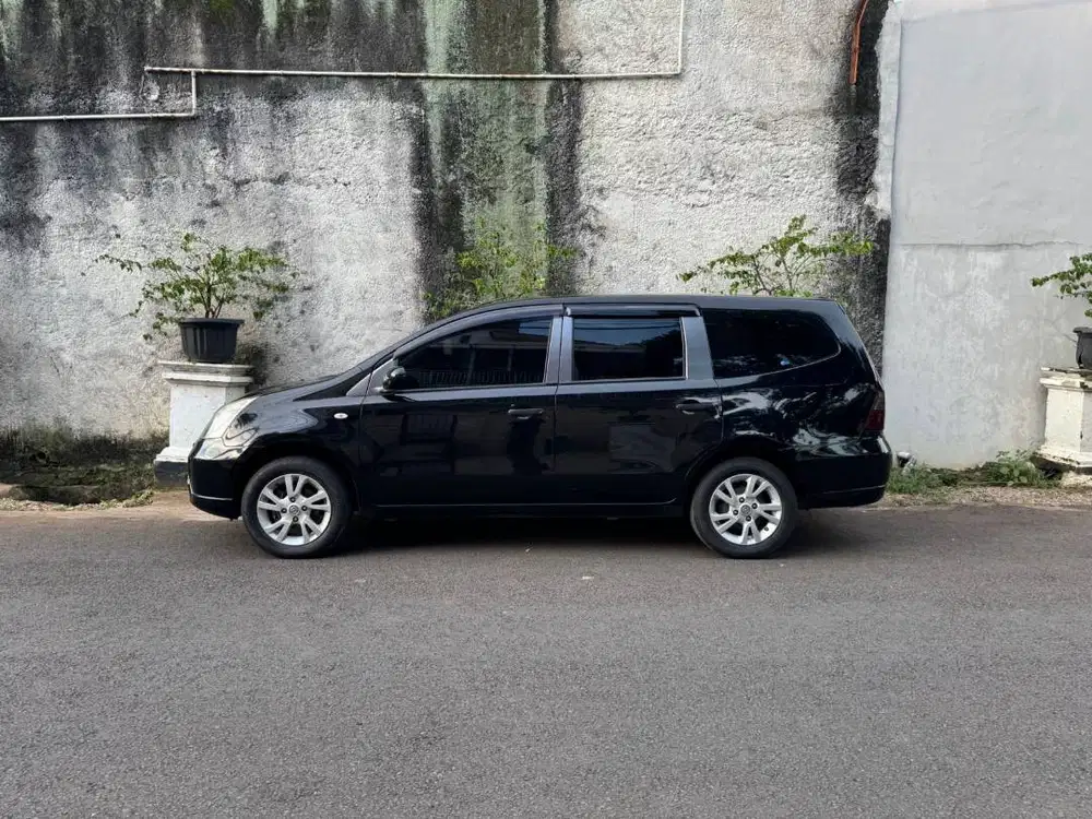 Dijual Grand Livina Matic 2012 Hitam Nego