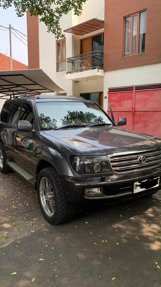 Toyota Land Cruiser 100 Series (VX Limited Japan Version)