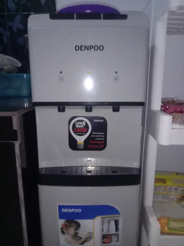 Dispenser merek denpo belum lama pakai.hot. And coll
