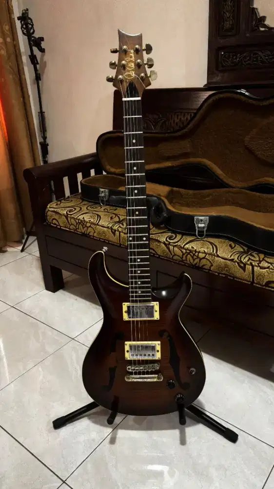Guitar listrik Paul Reed Smith (PRS) Custom