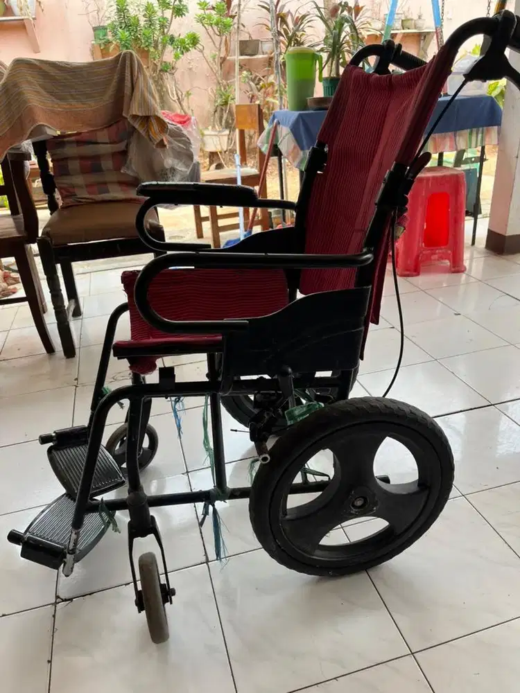 Kursi roda bekas