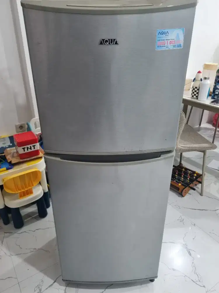 Kulkas merek aqua