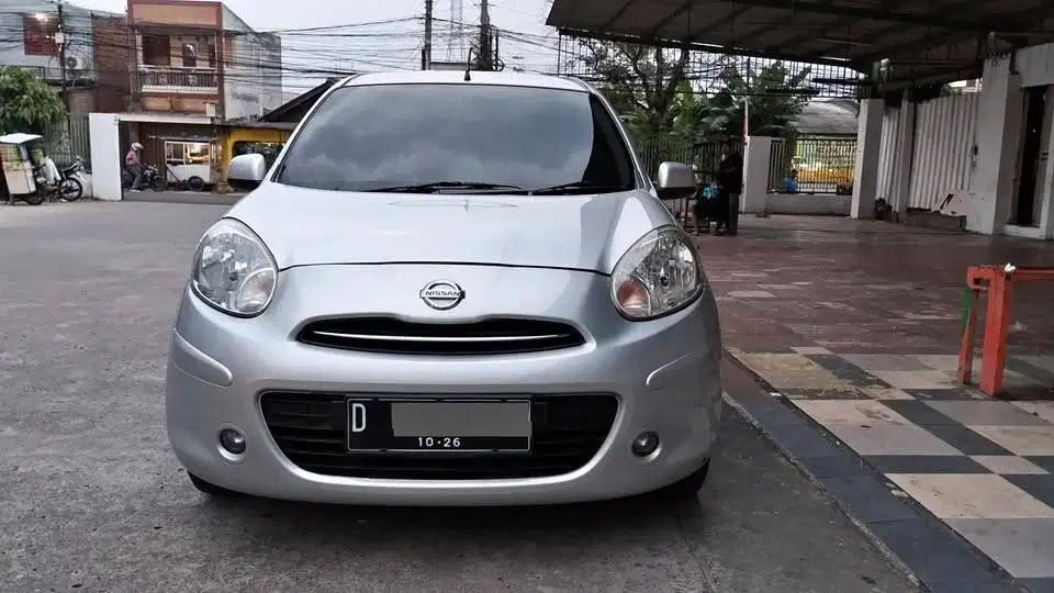 Nissan march at 1.2 l nego