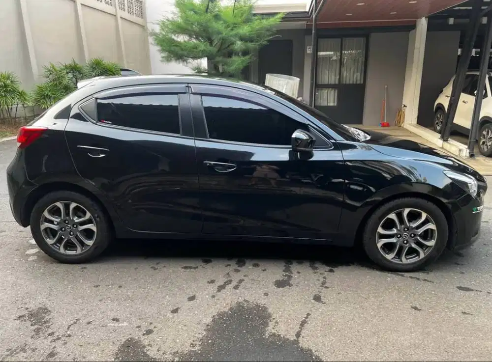CASH MAZDA 2 GT SKYACTIV FACELIFT 2017 PLAT B SERVICE RECORD MULUS