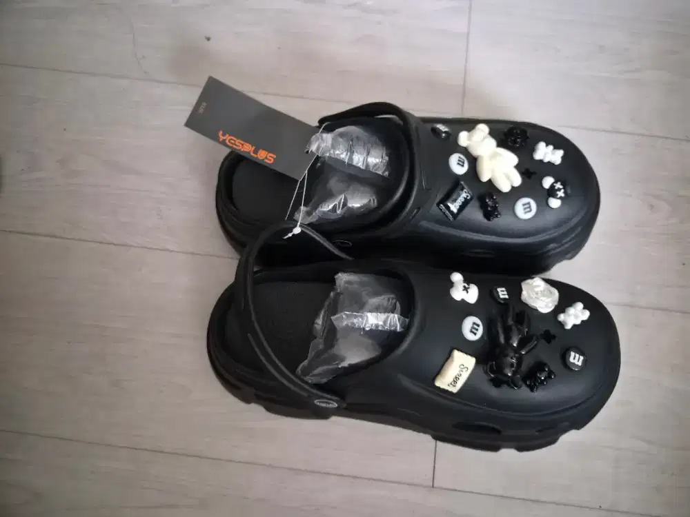 Dijual sandal baru