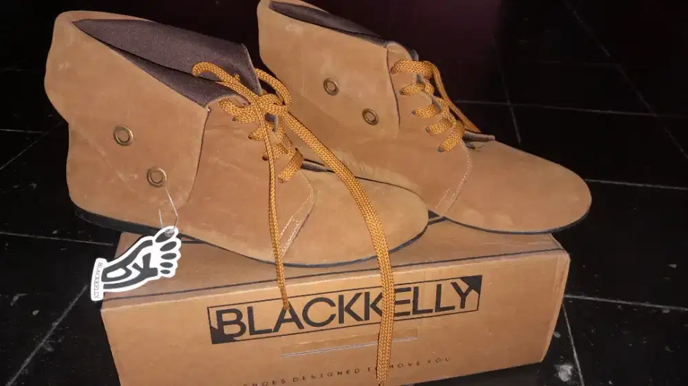 Di jual murah sepatu black kelly