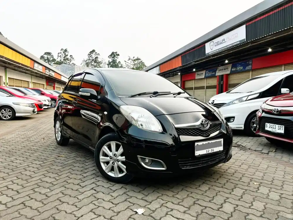 DP 5 JT TOYOTA YARIS E AT 2011 BLACK EDITION RARE